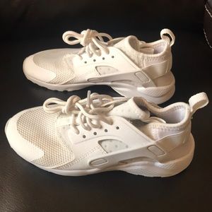 Nike huaraches size 1 youth
